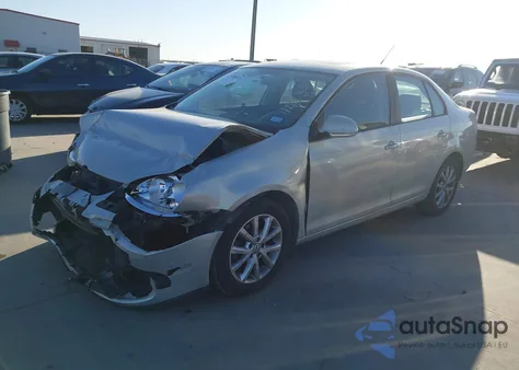 2010 Volkswagen Jetta Limited Edition z USA, uszkodzony, nr VIN 3VWRX7AJ2AM095286